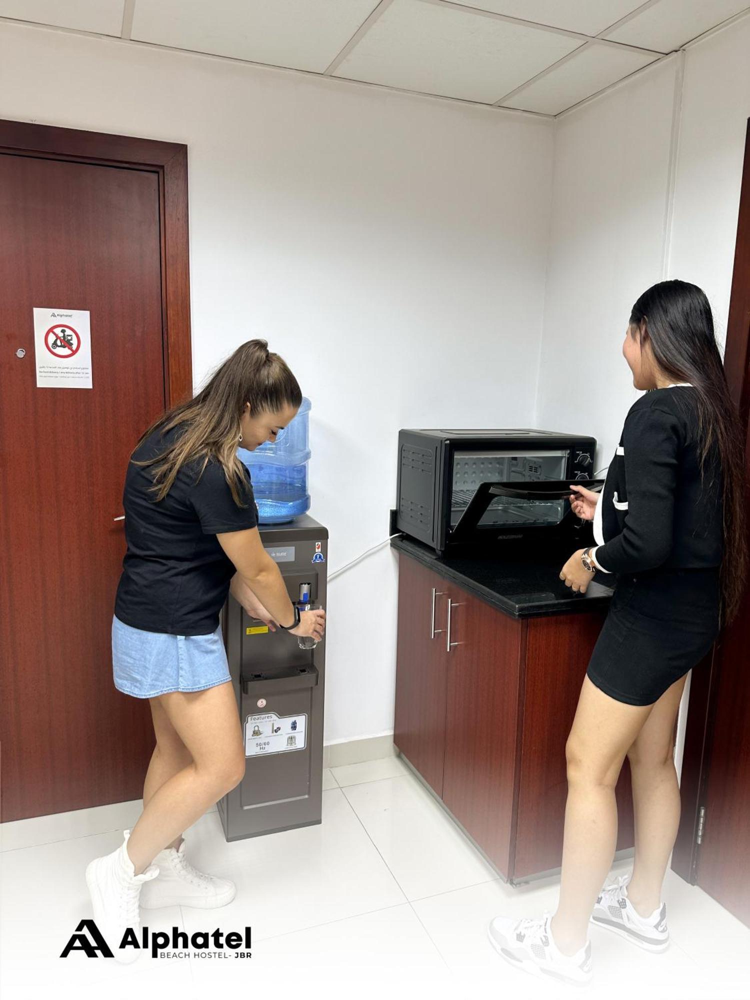 Alphatel Beach Hostel Jbr Dubaj Kültér fotó